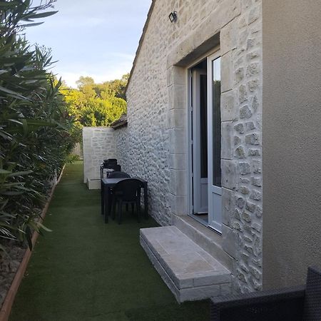 Apartament Bienvenue Au Pied Des Alpilles Saint-Étienne-du-Grès Zewnętrze zdjęcie