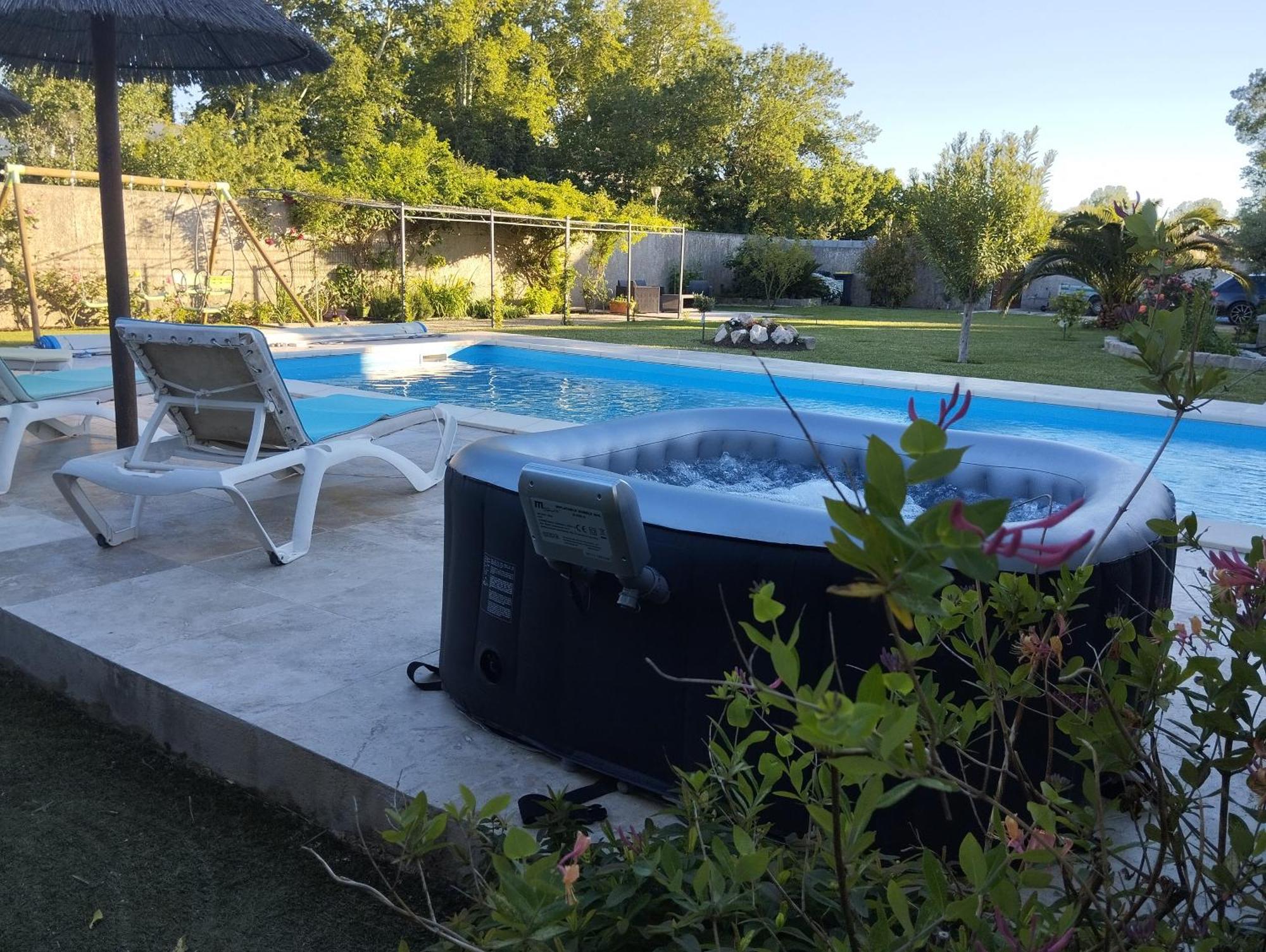 Apartament Bienvenue Au Pied Des Alpilles Saint-Étienne-du-Grès Zewnętrze zdjęcie